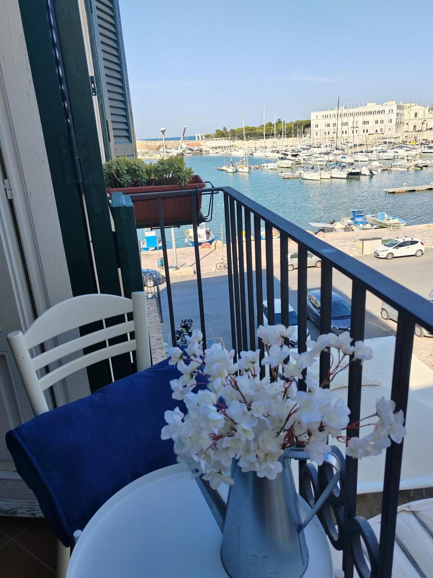 Apartament La Finestra Sul Porto Trani Zewnętrze zdjęcie