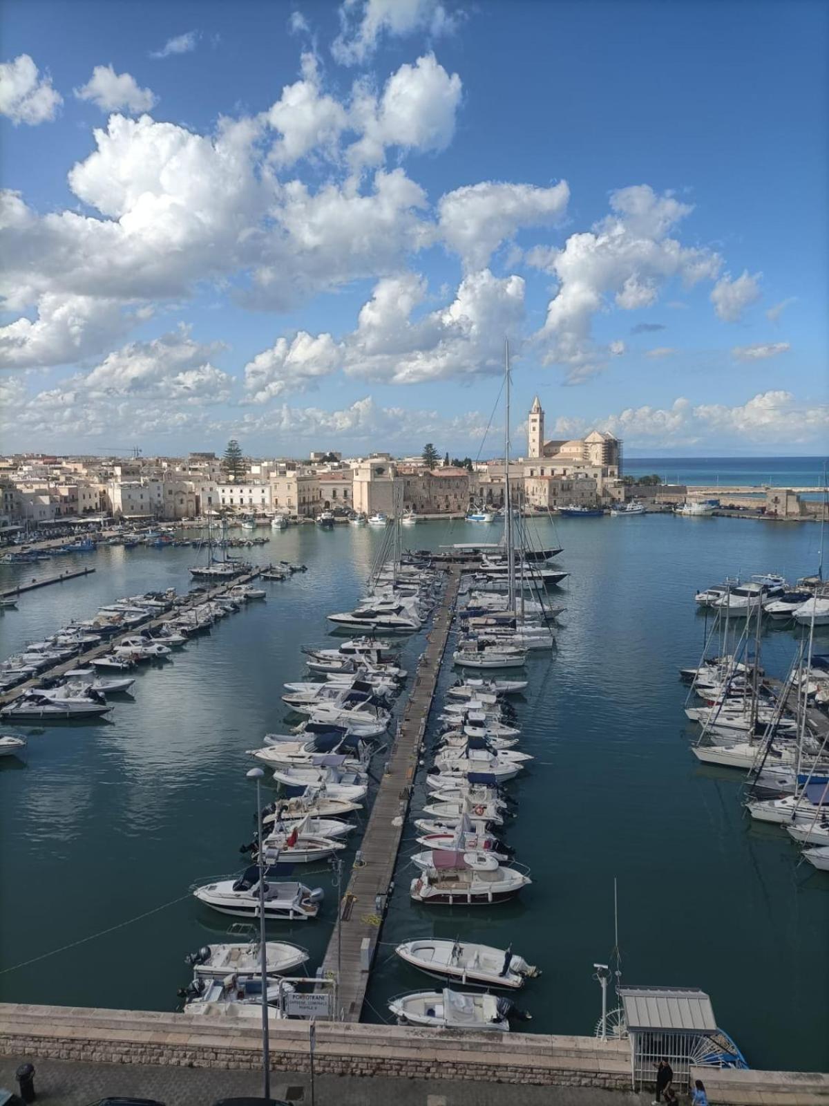 Apartament La Finestra Sul Porto Trani Zewnętrze zdjęcie