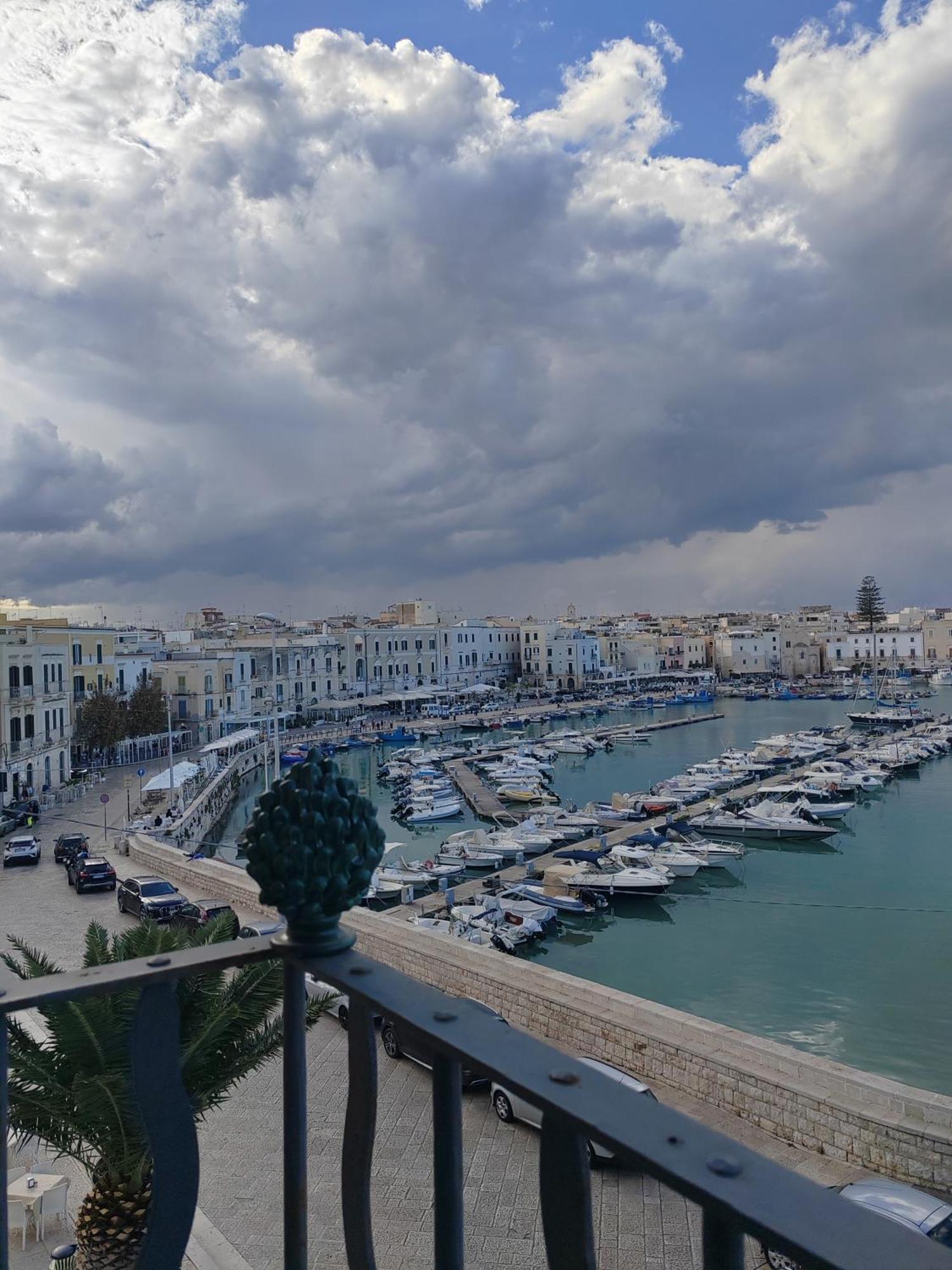 Apartament La Finestra Sul Porto Trani Zewnętrze zdjęcie